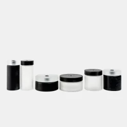 Vaso di vetro cilindrico medio in bianco e nero