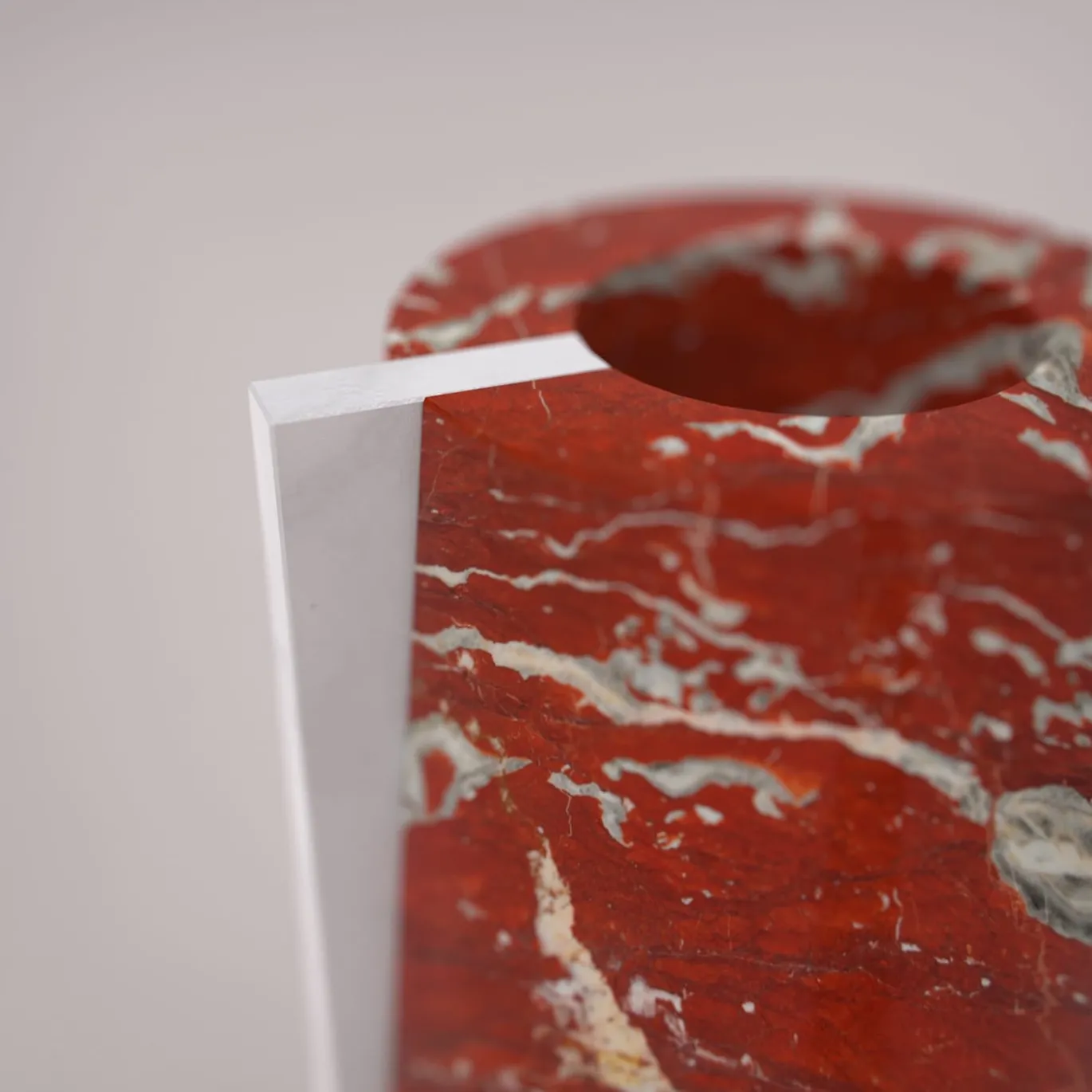 Vaso Elara Rosso Francia e Bianco Carrara