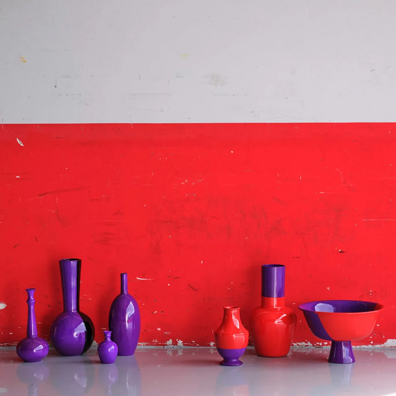 Vaso Energia Cinetica in ceramica viola fluo e nero intenso