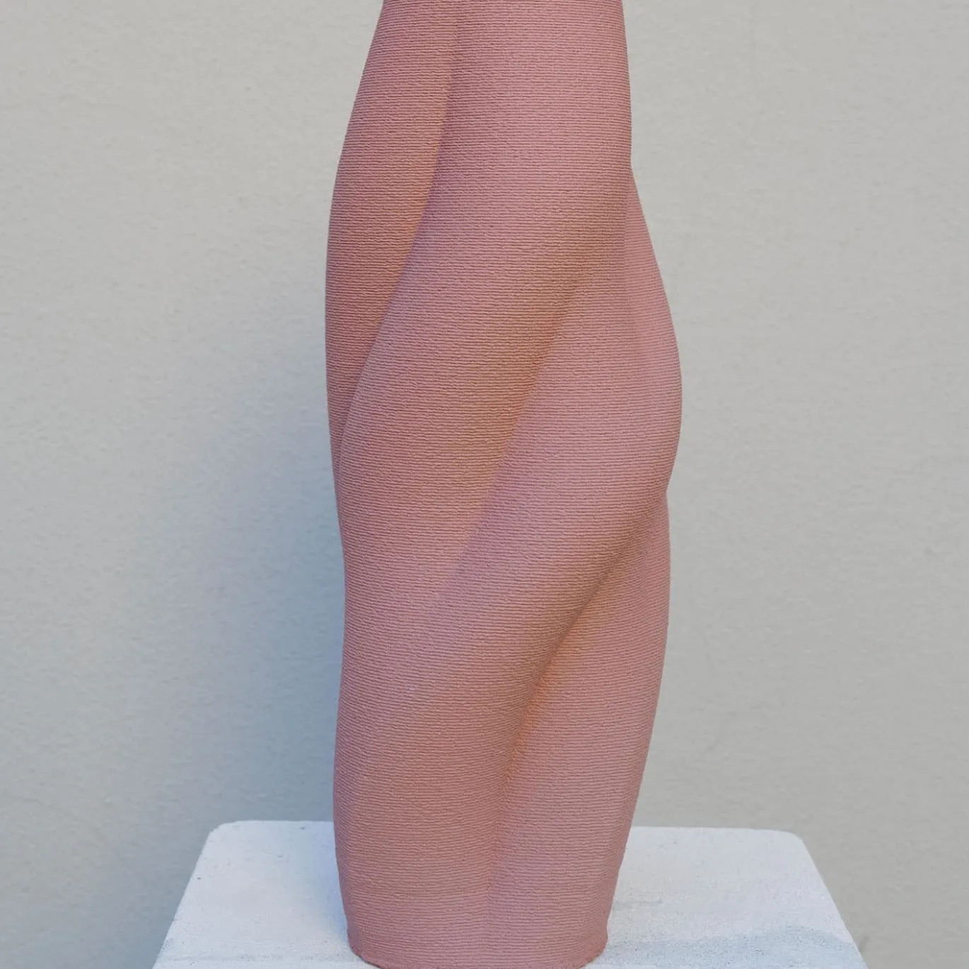 Vaso Female in Ceramica Rosa