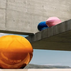 Vaso geometrico sfera in ceramica color miele