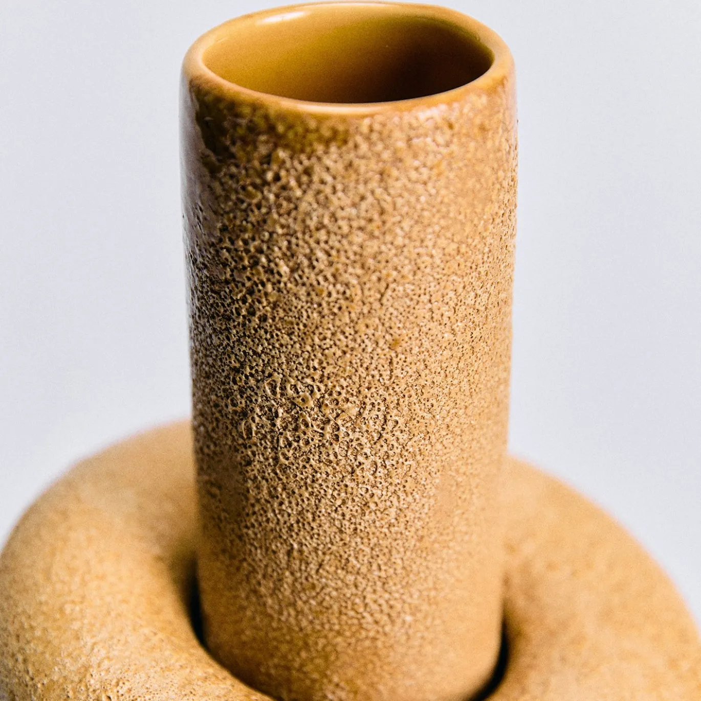 Vaso Giove grande in ceramica smaltata gialla