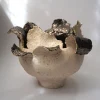 Vaso Golden Flower in ceramica color crema e smalto oro