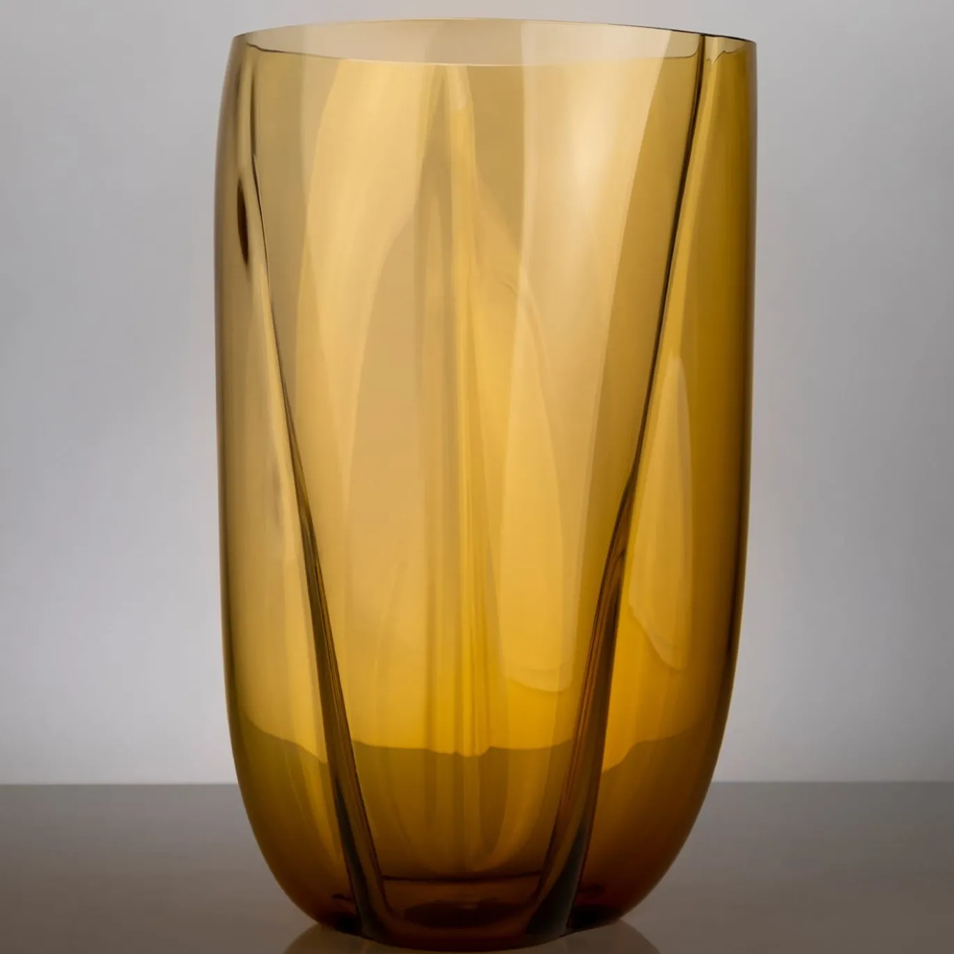 Vaso grande in ambra di Petalo