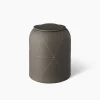 Vaso grigio D con coperchio di Benjamin Hubert