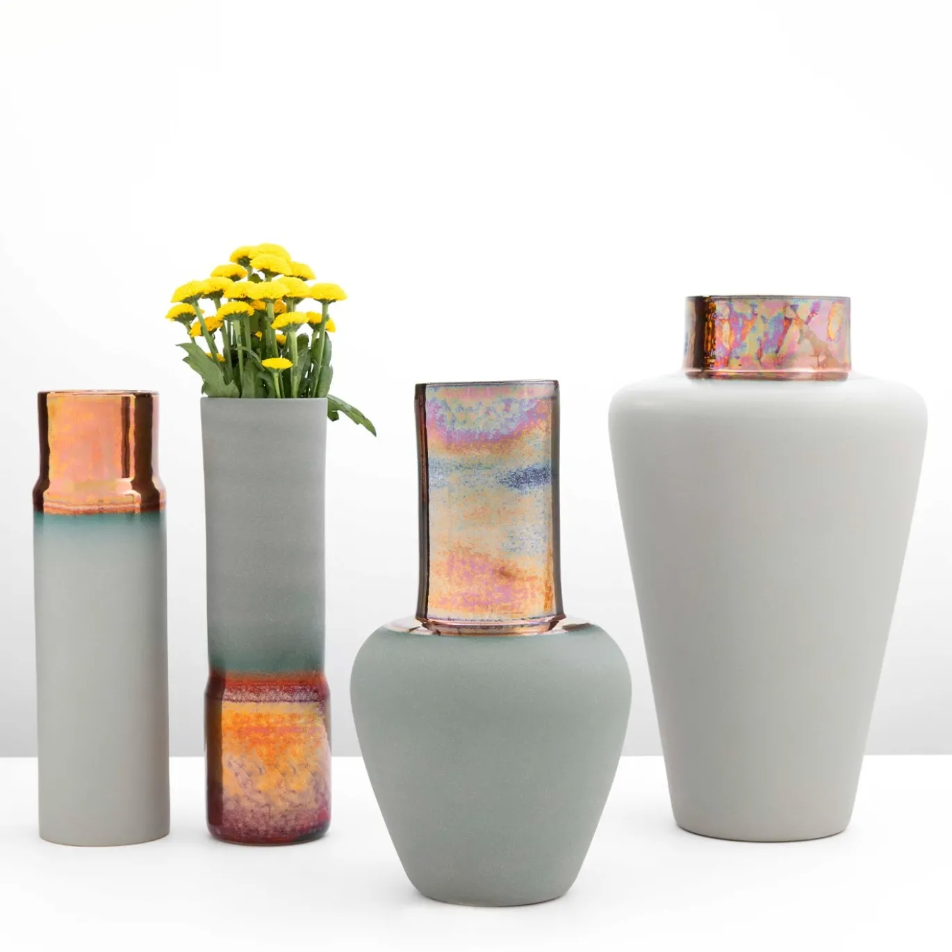 Vaso in Ceramica a Collo Lungo Riflesso Ischia
