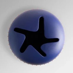 Vaso in ceramica blu con puntini rossi di Arik Levy