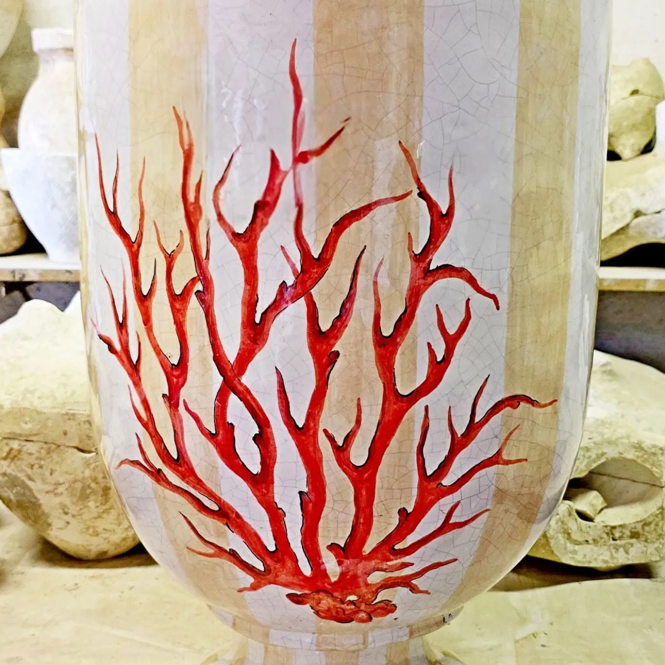 Vaso in Ceramica con Base a Righe Corallo Anemone