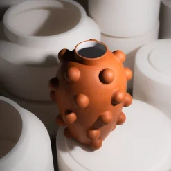 Vaso in Ceramica Fysallida #2 di Jean-Christophe Clair