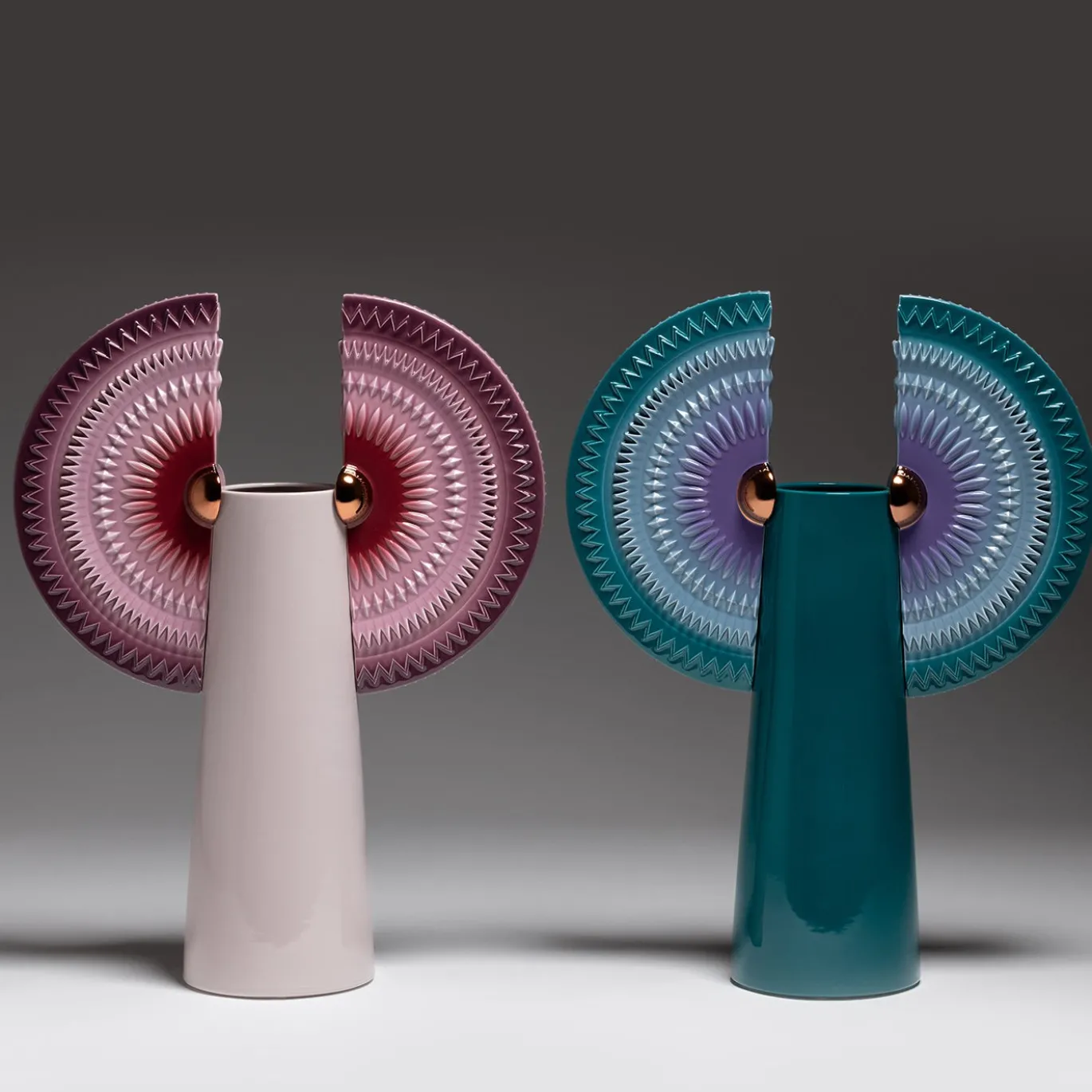 Vaso in ceramica lilla Solar Disc with Wings di Sara Ricciardi