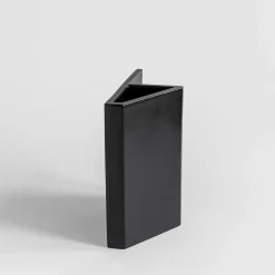 Vaso in ceramica nera Knight