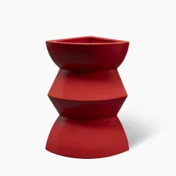 Vaso in ceramica rosso Curve #4 di Zaven
