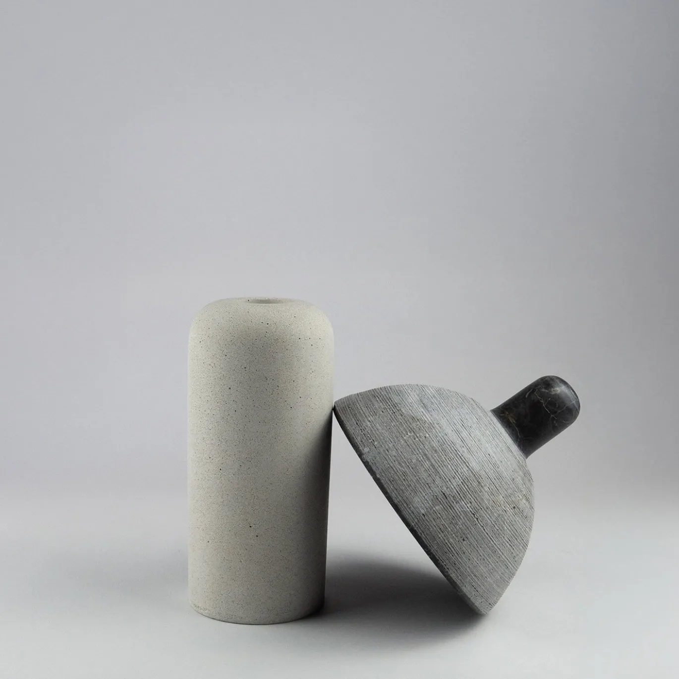 Vaso Incontri Fondativi 4A in Marmo e Cemento
