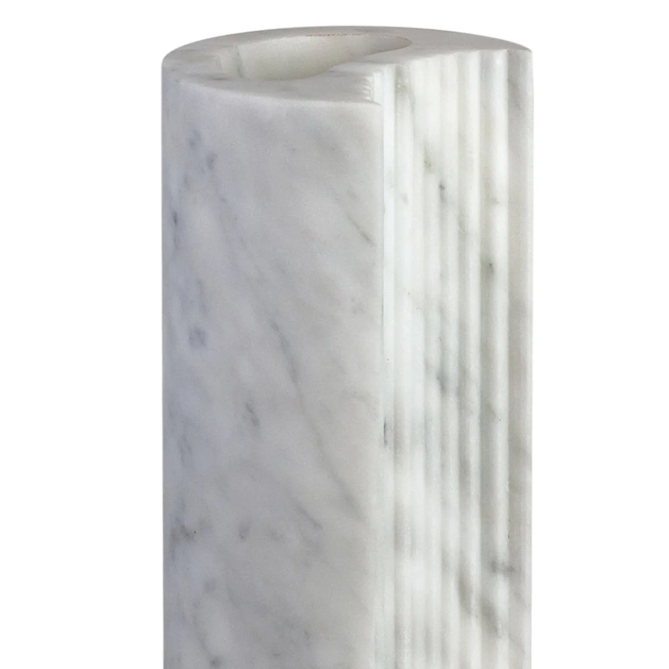 Vaso in marmo bianco satinato Carrara a strisce in rilievo