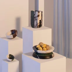 Vaso in marmo multicolore Piero di Arthur Arbesser