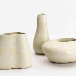 Vaso in pietra calcarea leccese Urano B Beige di Luca Scacchetti