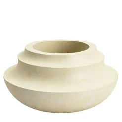 Vaso in pietra calcarea Profili A Lecce di Luca Scacchetti