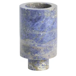 Vaso Inside Out in sodalite blu di Karen Chekerdjian