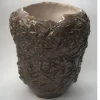 Vaso intagliato Radici 2 in ceramica smaltata grigia e marrone