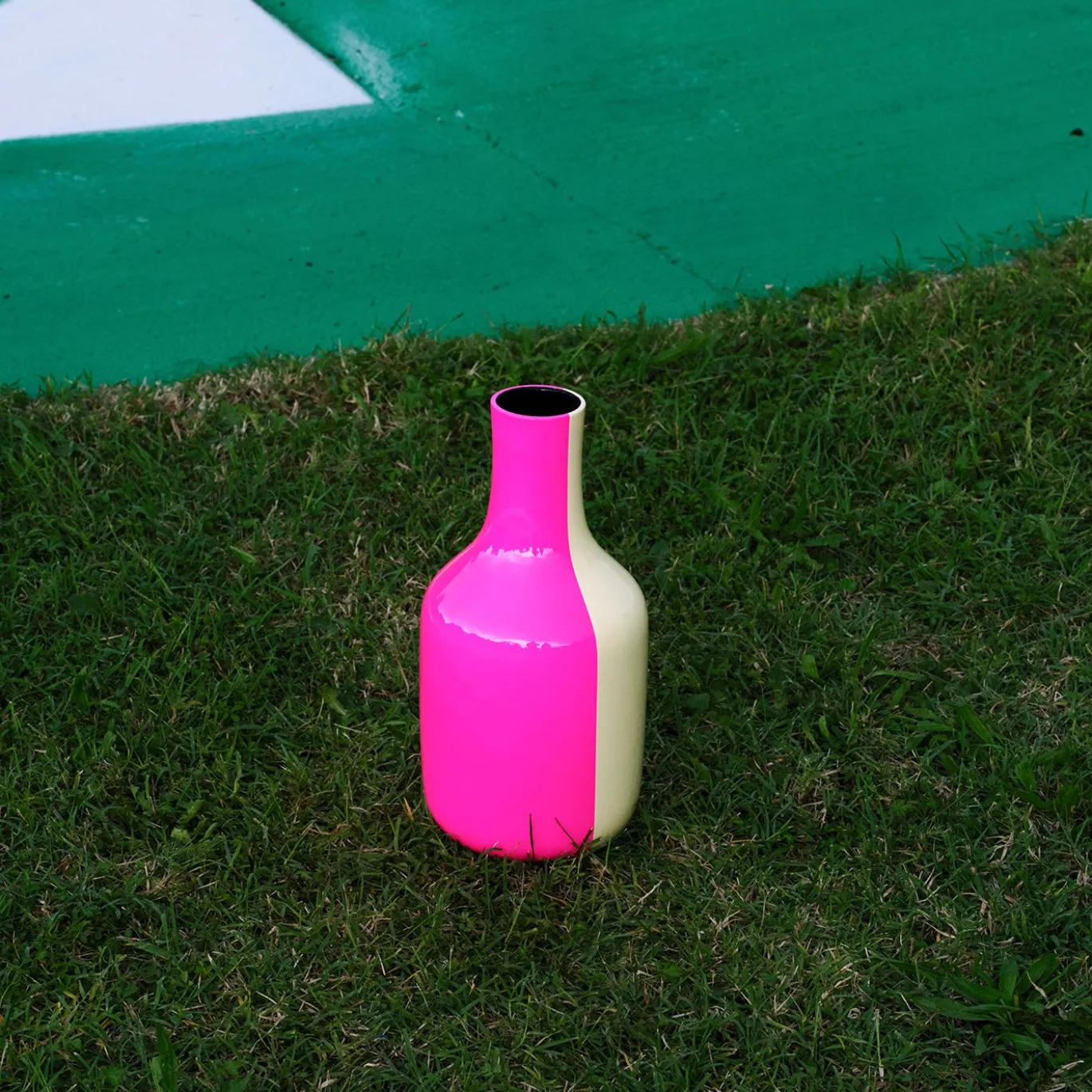 Vaso Livrea 1928 in ceramica Fucsia e Zabaglione Yellow