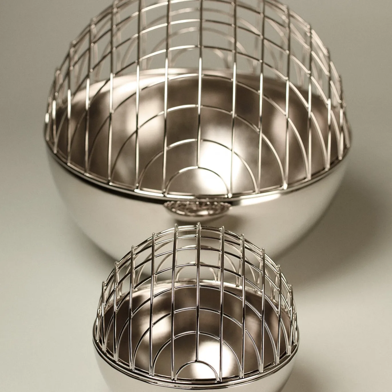 Vaso Magellano 15 in ottone argento di Vico Magistretti