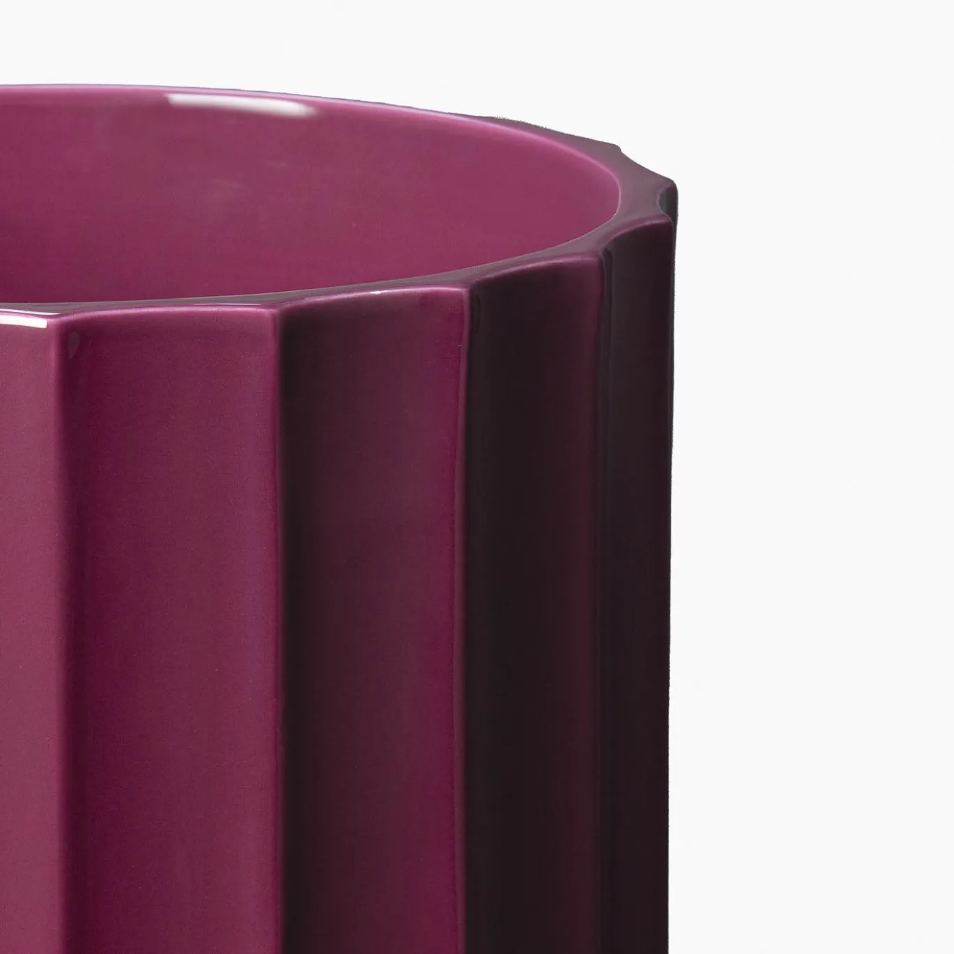 Vaso medio in ceramica viola Column di Objects Of Common Interest