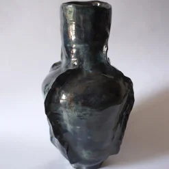 Vaso Meltemi in ceramica smaltata blu con sfumature ocra e grigie