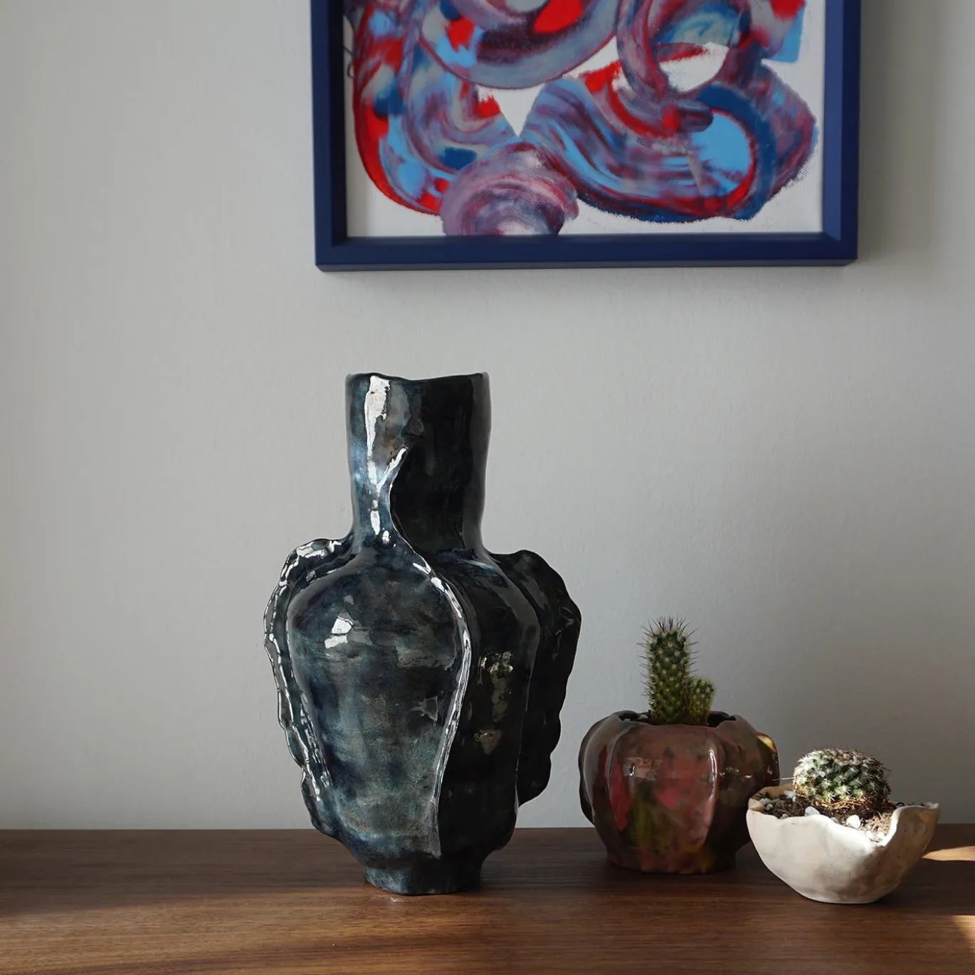 Vaso Meltemi in ceramica smaltata blu con sfumature ocra e grigie