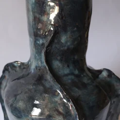 Vaso Meltemi in ceramica smaltata blu con sfumature ocra e grigie