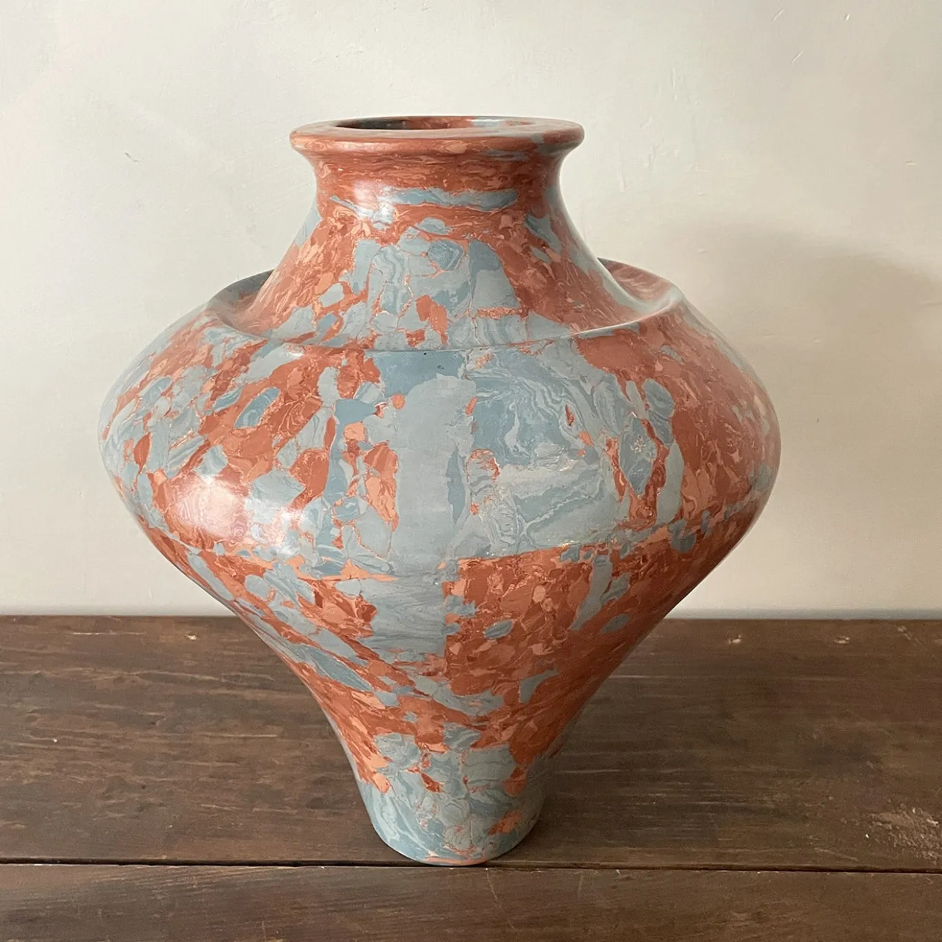 Vaso n. 173 con effetto marmo rosso e azzurro