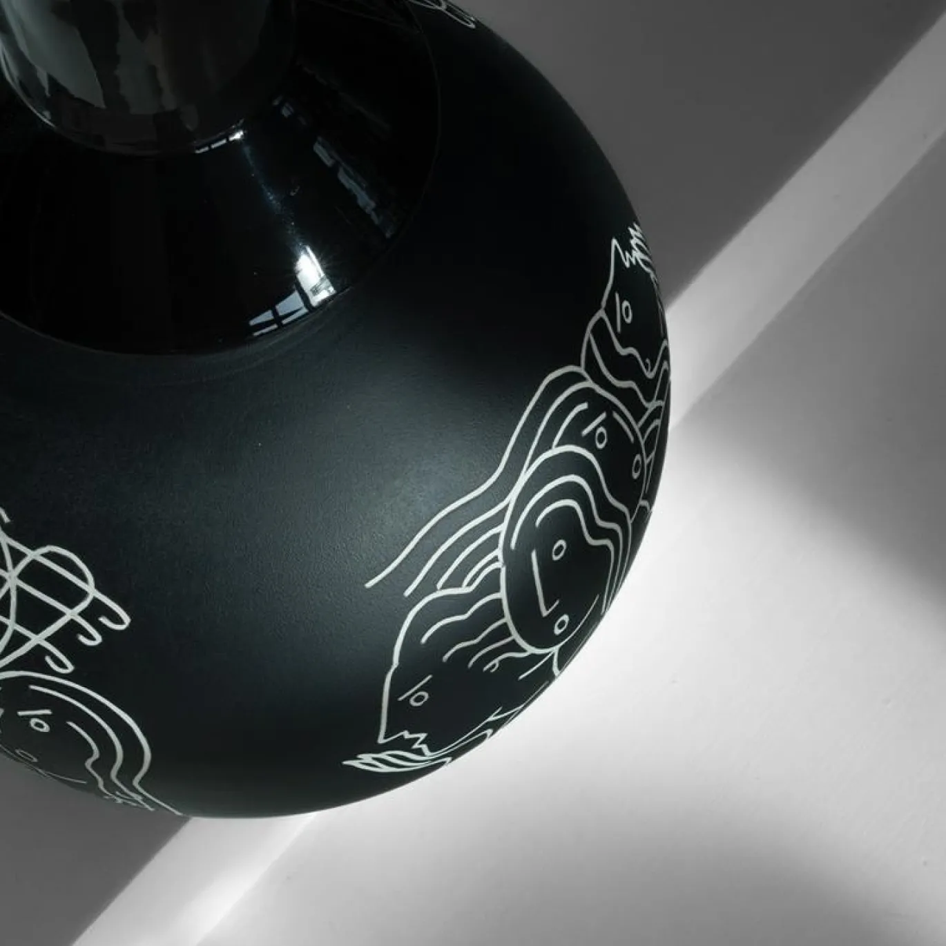 Vaso nero Follia