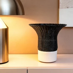 Vaso nero Nodo di Intreccio Lab