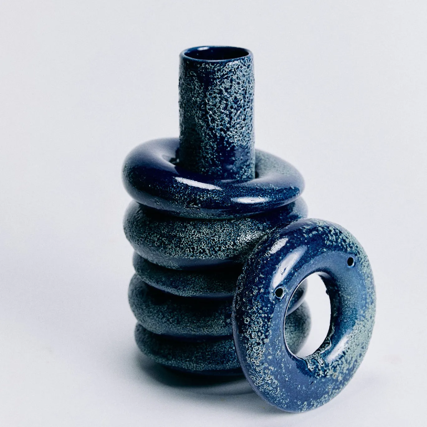 Vaso Nettuno grande in ceramica smaltata blu notte