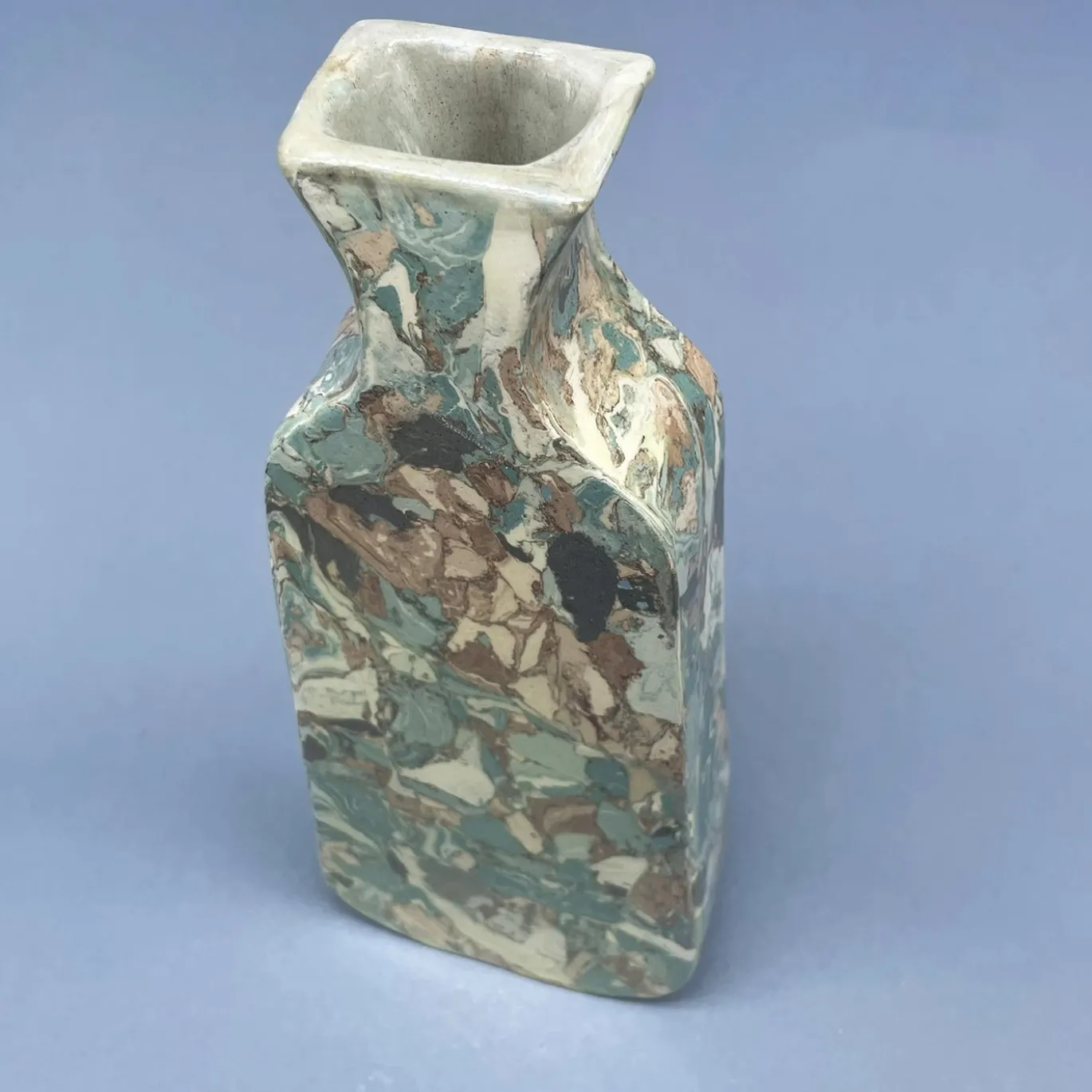 Vaso n. 87 in Ceramica effetto marmo breccia verde medio