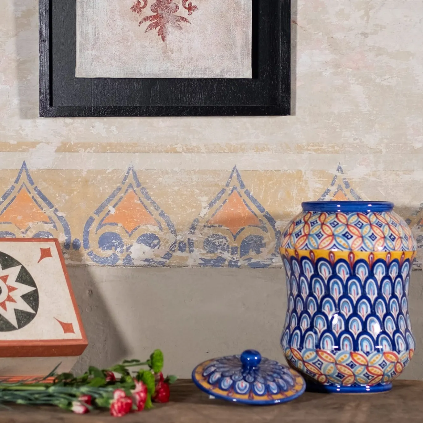 Vaso Pavone Flores con coperchio di Lorenza Adami