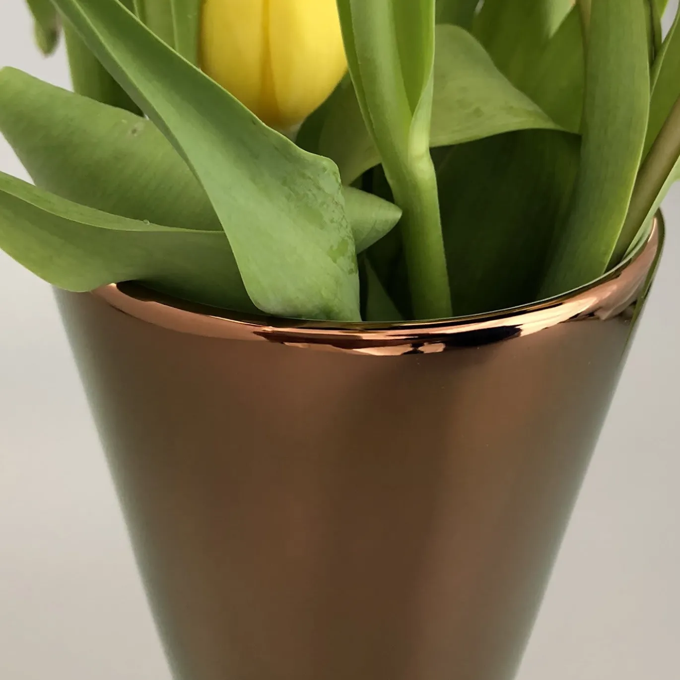 Vaso per fiori in terracotta Jigger Bronze
