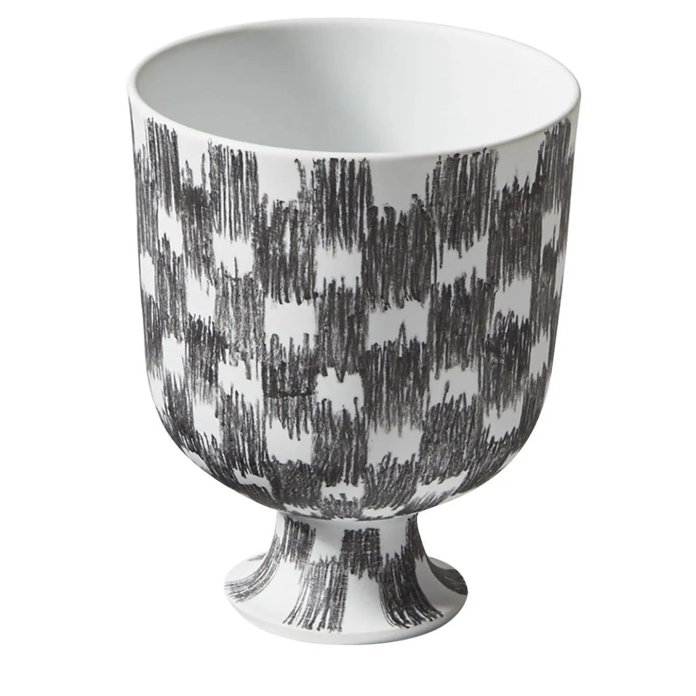 Vaso Post Scriptum a quadri bianchi e neri di Formafantasma