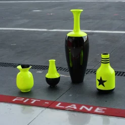 Vaso Rettilineo Luce in ceramica nero intenso e giallo fluo