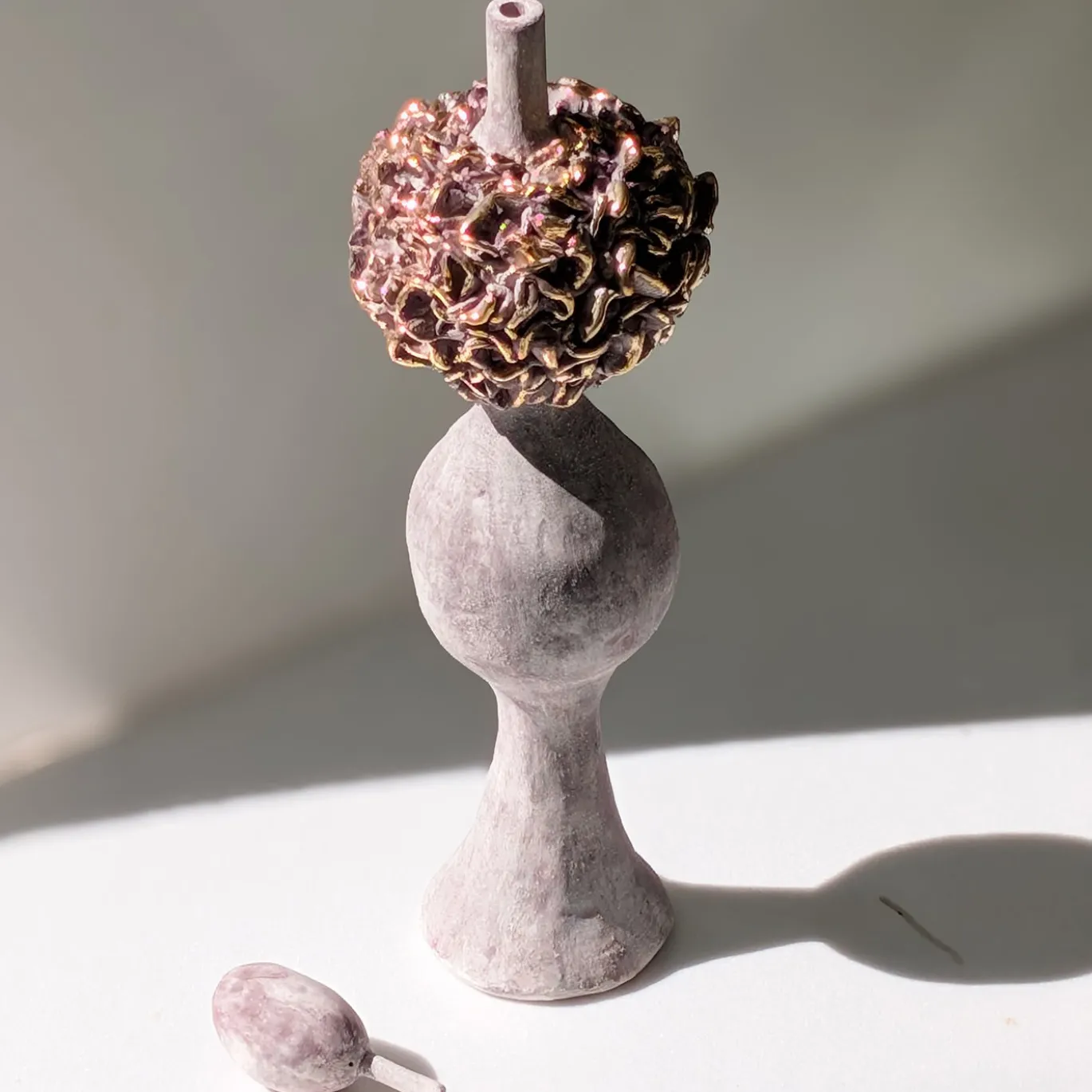 Vaso scultoreo in ceramica Madame d'Hortensia