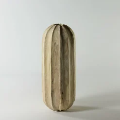 Vaso scultoreo in legno di faggio Fagus Sylvatica con scanalature verticali