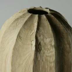 Vaso scultoreo in legno di faggio Fagus Sylvatica con scanalature verticali