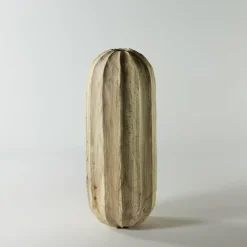 Vaso scultoreo in legno di faggio Fagus Sylvatica con scanalature verticali