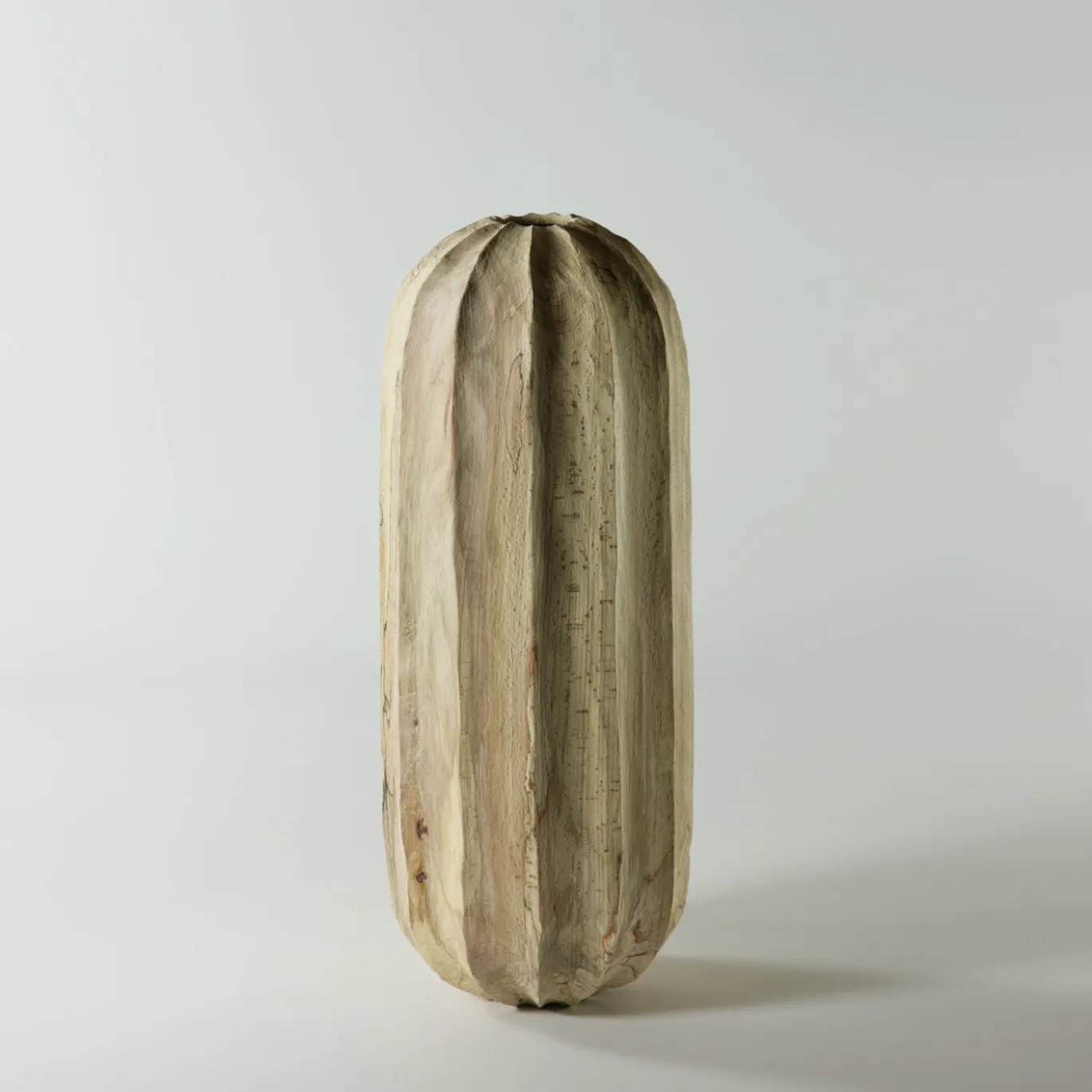 Vaso scultoreo in legno di faggio Fagus Sylvatica con scanalature verticali
