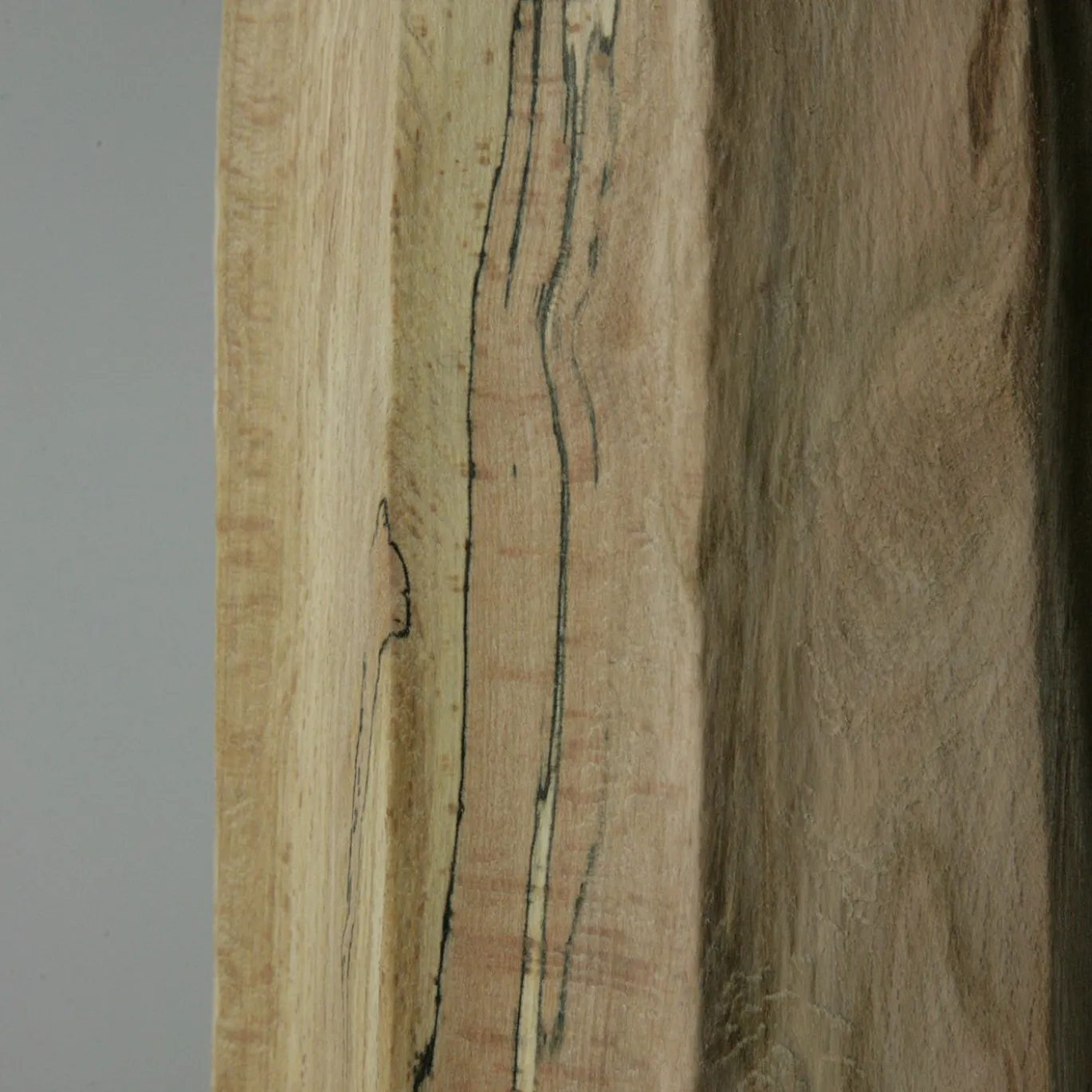 Vaso scultoreo in legno di faggio Fagus Sylvatica con scanalature verticali