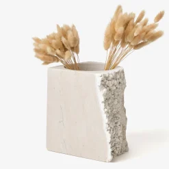 Vaso Scultoreo in Pietra Cristallizzata