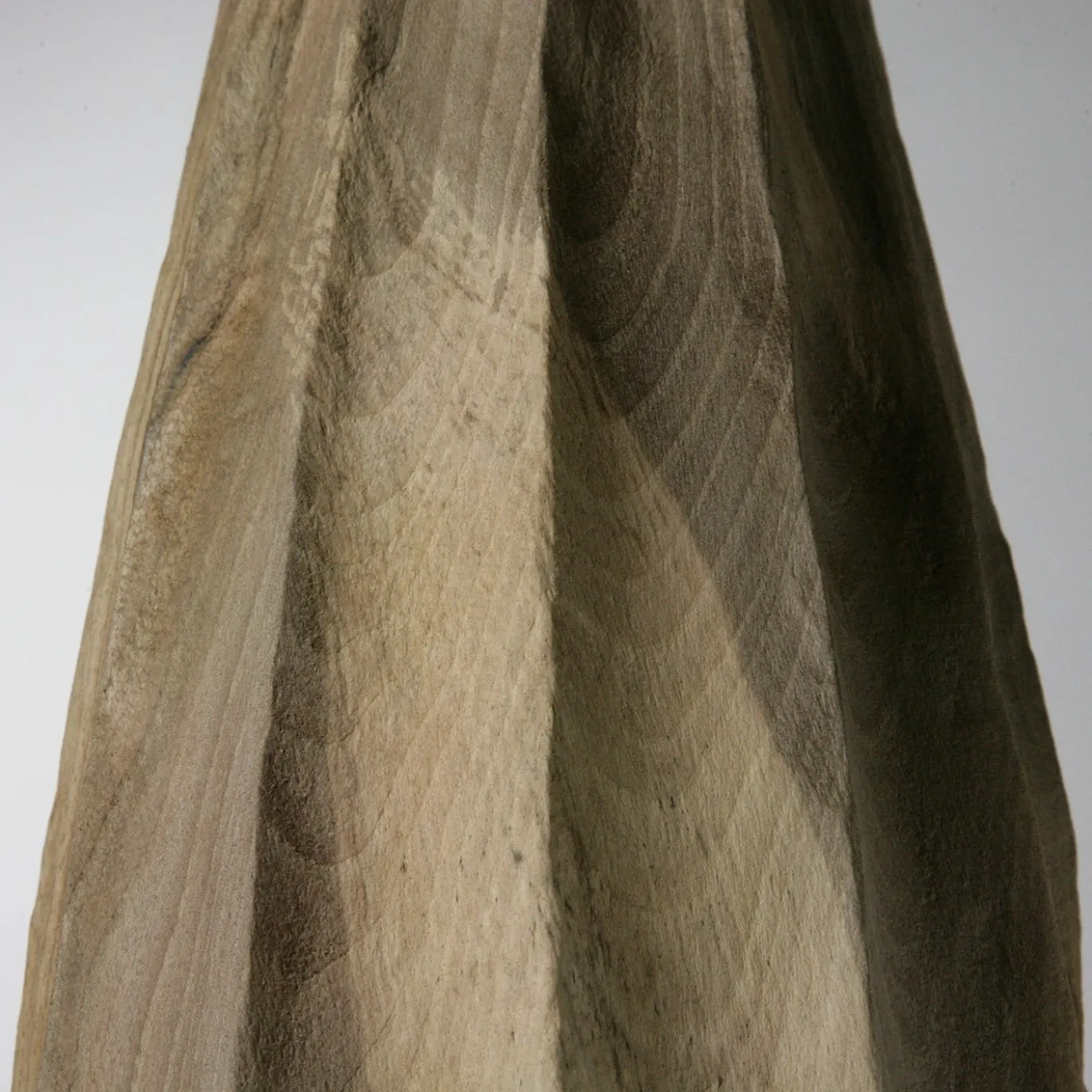 Vaso scultoreo Vase in Vase 1 in legno di noce Juglans regia