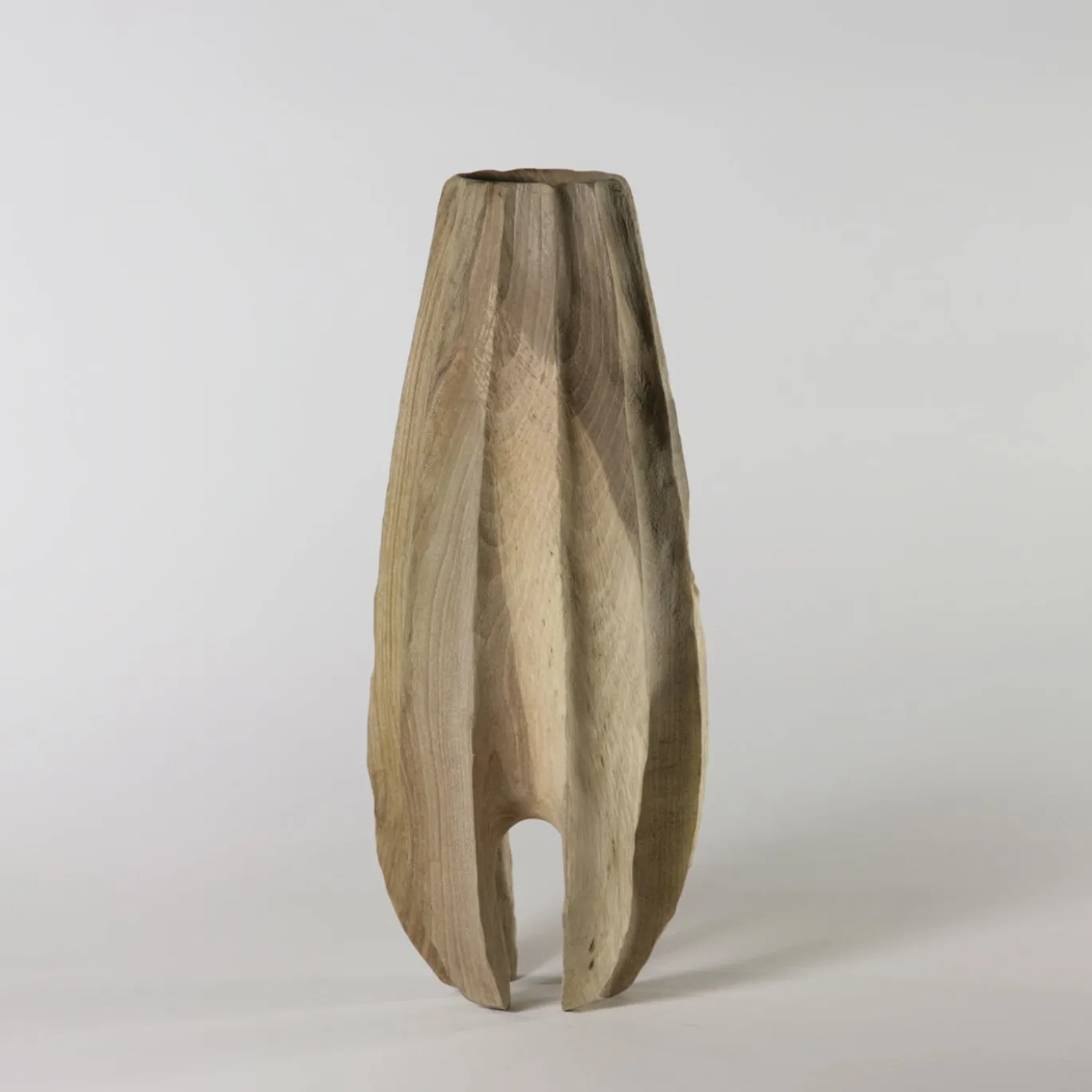 Vaso scultoreo Vase in Vase 1 in legno di noce Juglans regia