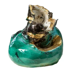 Vaso scultura in ceramica policroma L'abbraccio