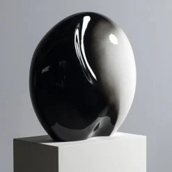 Vaso scultura Seme in bianco e nero