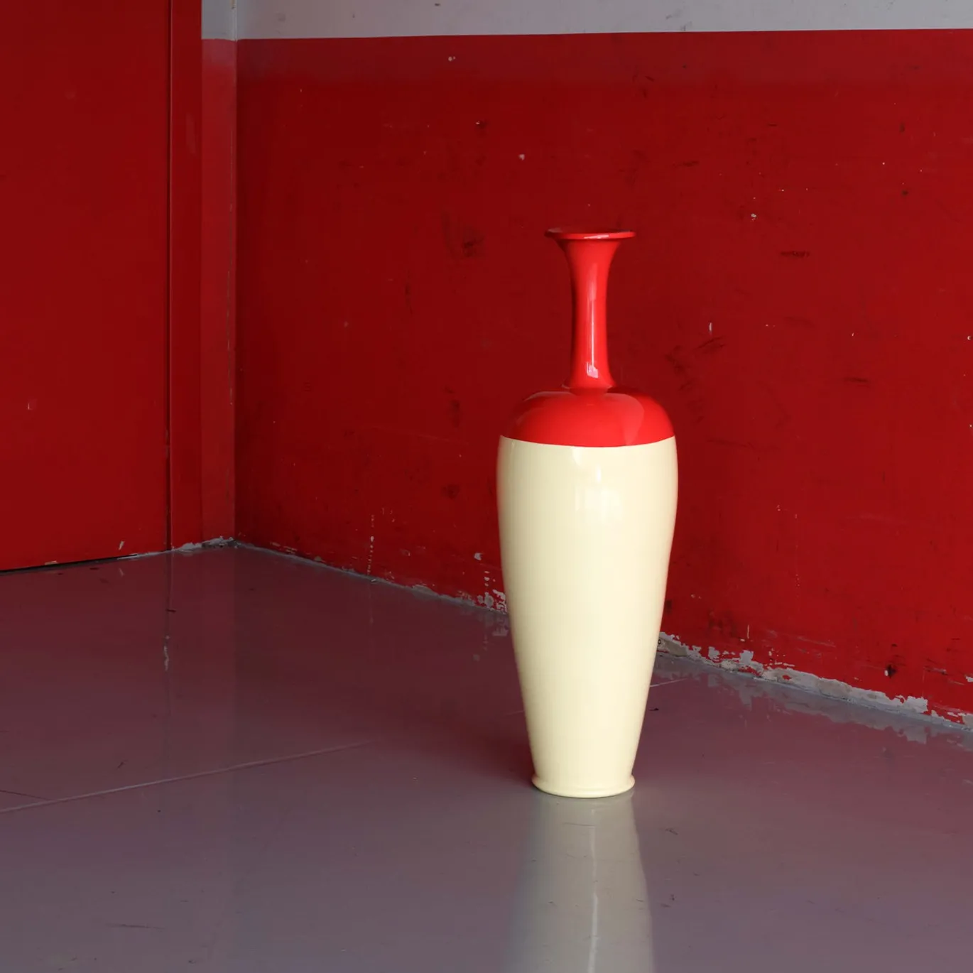 Vaso Simbiosi Meccanica in ceramica rossa e giallo zabaione